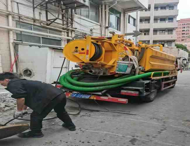 化糞池清理車一車多少錢汽車4S店清理化糞池師傅電話