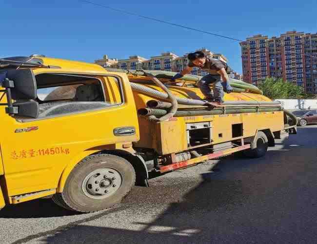 北京抽污水車(北京抽污水車多少錢一輛新車)